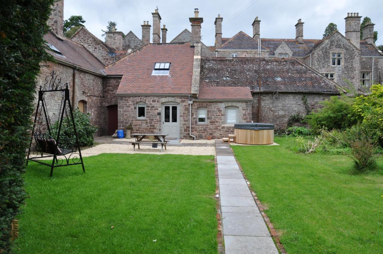 Cecile'S Cottage At Cefn Tilla Court, Usk Kültér fotó